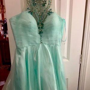 Formal dress worn for two hours color is beautiful. Paid 275 asking 100 like new
